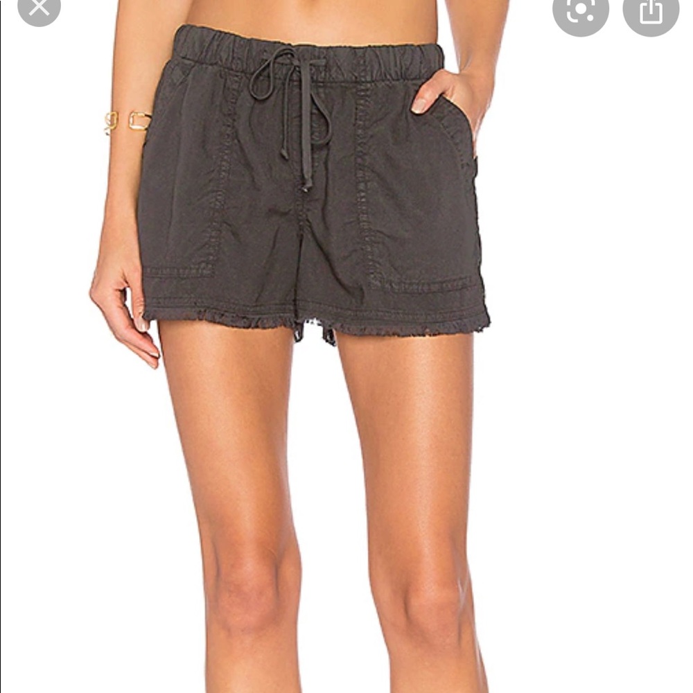 Bella Dahl soft cargo shorts in gray